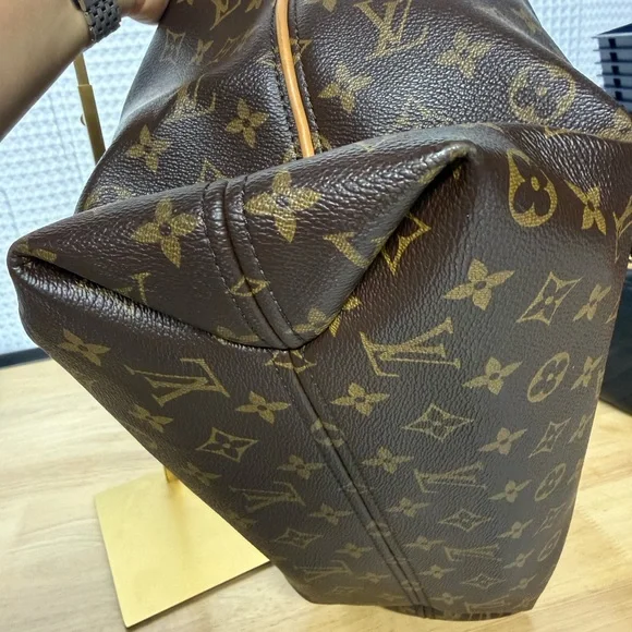 Louis Vuitton Sully MM Monogram Shoulder Bag - Picture 9 of 16